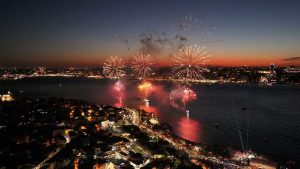 Üsküdar’da fetih coşkusu: Boğaz havai fişeklerle aydınlandı