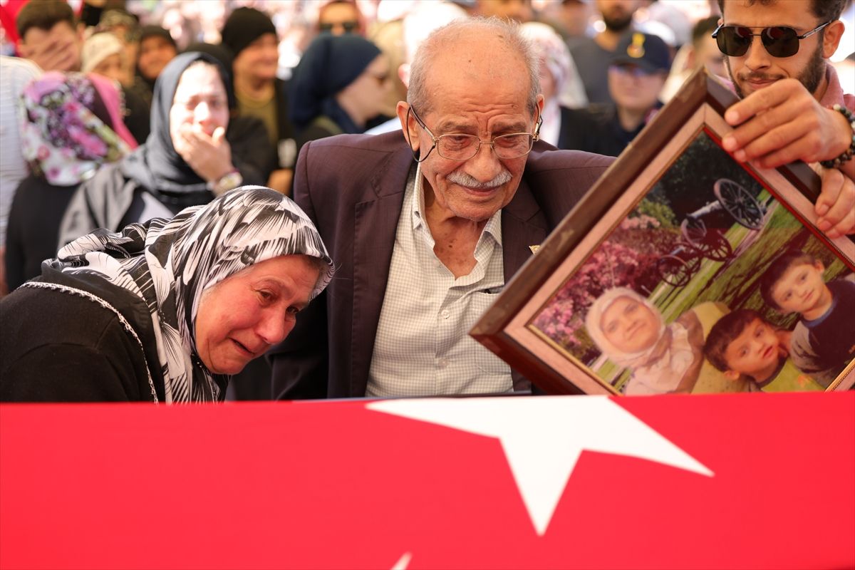 İzmir'de hayatını kaybeden asker Zonguldak'ta son yolculuğuna uğurlandı