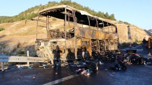 Otobüs kazasında ölenlerin kimlik tespit çalışmaları sürüyor