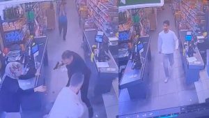 İstanbul’da market kavgası kanlı bitti: Aile bıçaklı saldırıya uğradı