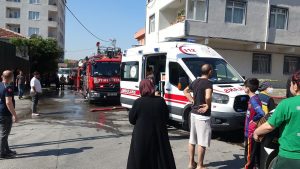 Pendik’te korkutan yangın: Daire alevlere teslim oldu