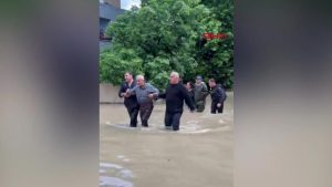 Görüntüler Hatay'dan: Asi Nehri taştı, sağanakta köprü ve yollar ile bir ev çöktü