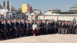 Taksim Meydanı’nda 19 Mayıs töreni düzenlendi