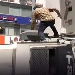 TOMA'nın üstüne çıkıp zarar veren saldırgan tutuklandı