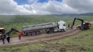 Trafikten kaçarken ormanda mahsur kaldılar