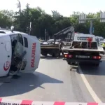 Kağıthane'de ambulans ile motosiklet çarpıştı: 3'ü sağlık çalışanı 4 yaralı
