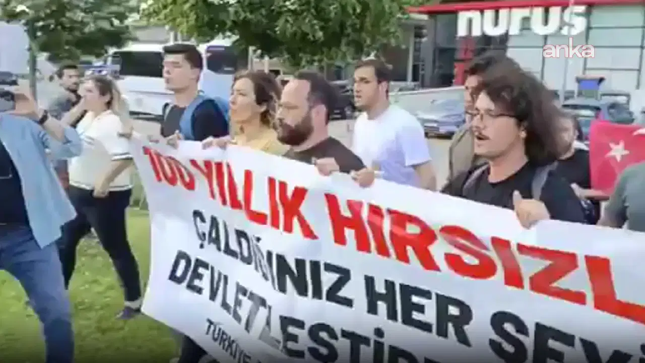 TKP’den Koç Holding’in 100. yıl etkinliği önünde protesto