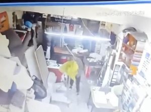 Yemek borcu kavgası! 'Silahımı alıp geleceğim' deyip ortalığı karıştırdı