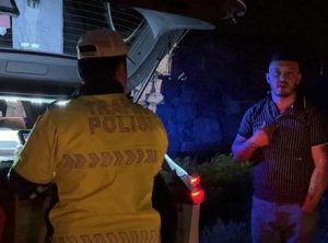 Yer: Kayseri! Alkollü ve ehliyetsiz şekilde yangın yerine geldi, ceza yazıldı