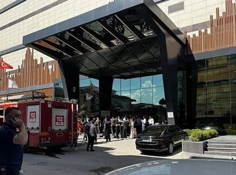 Elazığ'da otel yangını! Çatıdan yükselen dumanlar paniğe yol açtı