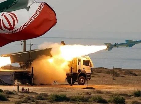Orta Doğu diken üstünde! İran'dan misilleme füzeleri peş peşe ateşleniyor: ABD'nin F-35 hangarları vuruldu