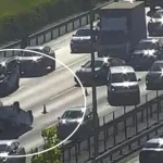 TEM'de araç takla attı! Trafikte yoğunluk oluştu