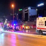 Bakırköy'de korkunç kaza! Elektrik direğine çarpan motosikletteki 2 kişi öldü