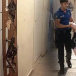 Komşular kokuyu alıp ihbar etti! Evden kelepçelenerek çıkarıldı