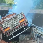 Trabzon'da bariyerlere çarpan kamyon yandı: 1 ölü
