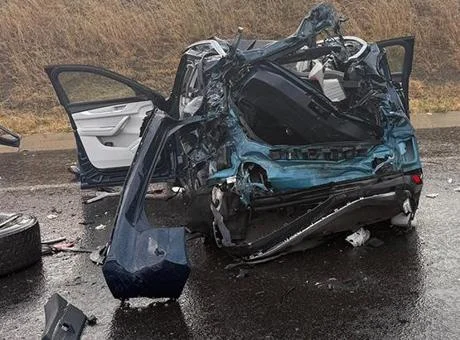 Çanakkale'de tankere çarpan otomobildeki 2 kişi öldü, 2 kişi ağır yaralandı