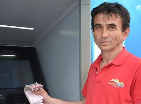 ATM'de 19 bin 500 lira buldu! Yaptığı hareket herkese örnek oldu