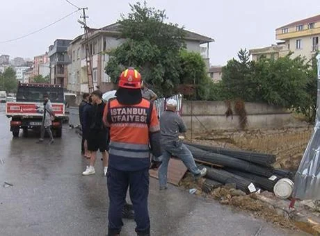 Sancaktepe'de toprak kayması! Çevredeki binalarda inceleme yapılacak