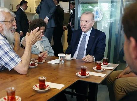 Cumhurbaşkanı Erdoğan Beyoğlu'nda vatandaşlarla buluştu