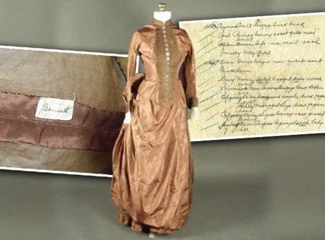 130 yıllık gizem çözüldü! İşte ipek elbiseden çıkan şifreli notların sırrı