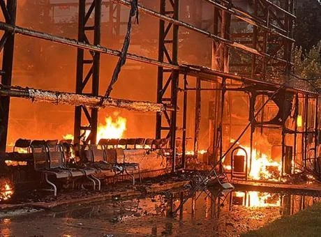 Kastamonu'da yıldırım düşen jimnastik salonunda yangın çıktı
