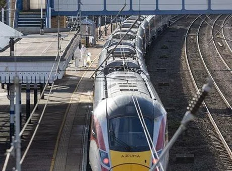 İngiltere’de feci kaza! İki yolcu treni çarpıştı: Çok sayıda yaralı var