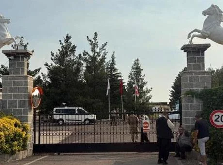 Halı sahada başladı, 4 ile sıçradı! Hipodromlara taşınan taşlı sopalı kavgada 2 ölü, 11 yaralı