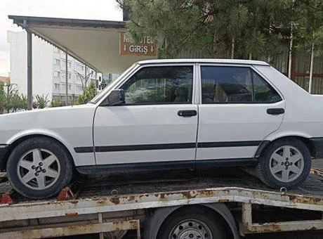 Önünü kestiği araca balta gösterdi! Aldığı ceza dudak uçuklattı