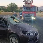 Diyarbakır'da takla atan otomobildeki anne ve oğlu öldü, 4 kişi yaralandı