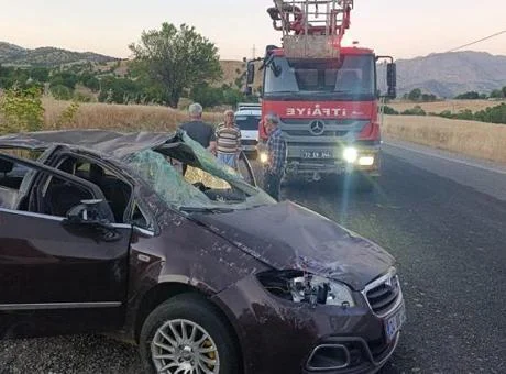 Diyarbakır’da takla atan otomobildeki anne ve oğlu öldü, 4 kişi yaralandı