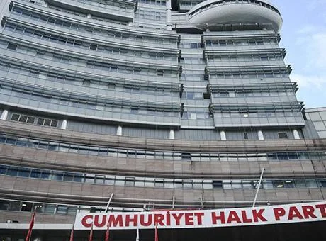 CHP’de Salı Düğümü! Grup toplantısına kim çıkacak: Kılıçdaroğlu mu, Özgür Özel mi?