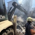 Avluda başlayan yangın felakete dönüştü! 3 ev ve 2 araç zarar gördü