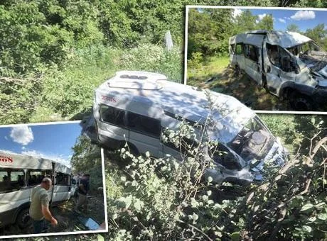 Burdur’da feci kaza! Minibüs tarlaya devrildi: Çok sayıda yaralı var