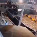 Pakistan’da bir araç camiye daldı! Ölü ve yaralılar var