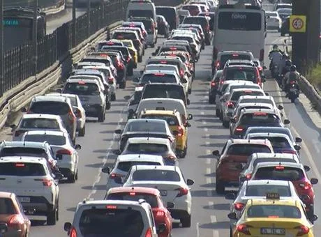 İstanbul’da haftanın ilk iş gününde trafik yoğunluğu