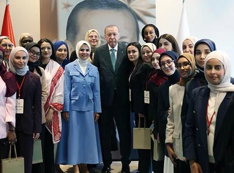 Erdoğan’dan Genç Müslüman Kadın Liderlere Kabul