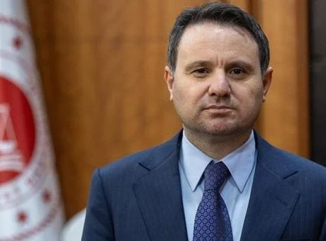 Bakan Gürlek, Özgür Özel’den 150 bin lira manevi tazminat kazandı