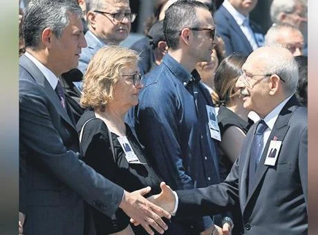 İlk karşılaşma ilk tokalaşma!