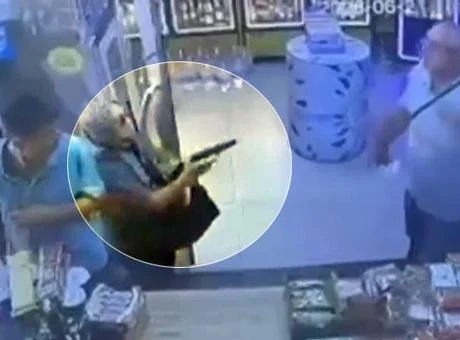 Boşanma aşamasındaki eşine tabanca doğrulttu: Silah tutukluk yapınca kabzasıyla vurdu!