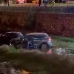 Bursa'da zincirleme kaza! 2 otomobil dereye uçtu: 6 yaralı