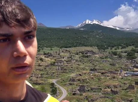 20 Yaşındaki Genç Arıcılıkla Terk Edilmiş Köyde Başarıyı Yakaladı
