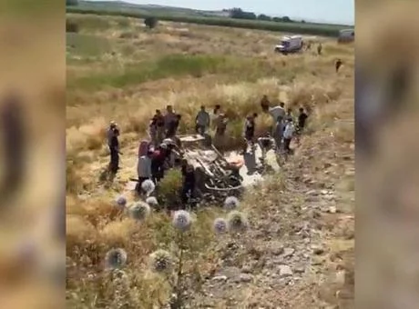 Şanlıurfa’da feci kaza! Otomobil şarampole yuvarlandı: Ölü ve yaralılar var