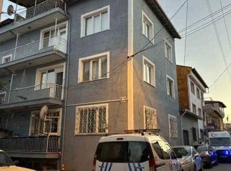 Uşak’ta feci olay! 3’üncü kattaki balkondan düşen kadın, hayatını kaybetti