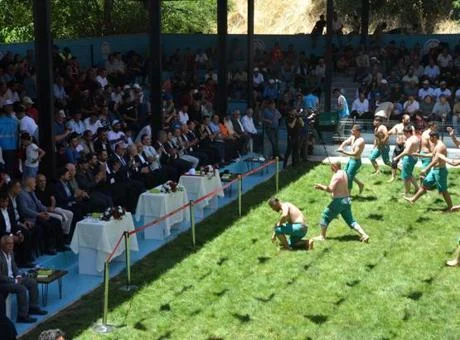 Kahramanmaraş’ta olaylı güreş festivali! Jandarma müdahale etti