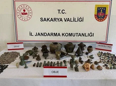 Evini Kaçak Müzeye Çeviren Şahsın Anadolu Mirası Operasyonunda 806 Tarihi Eser Ele Geçirildi