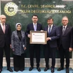 Bakan Kurum’a Pazarlar Belediyesince ‘fahri hemşehrilik beratı’ verildi