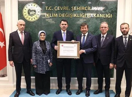 Bakan Kurum’a Pazarlar Belediyesince ‘fahri hemşehrilik beratı’ verildi