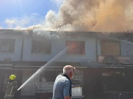 Son dakika… Bursa’da tarihi çarşıda yangın!