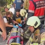 Kadıköy’de yıkımı yapılan bina çöktü; işçiler kurtarıldı