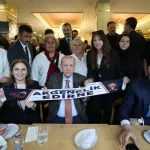 Cumhurbaşkanı Erdoğan, kafede vatandaşlarla sohbet etti